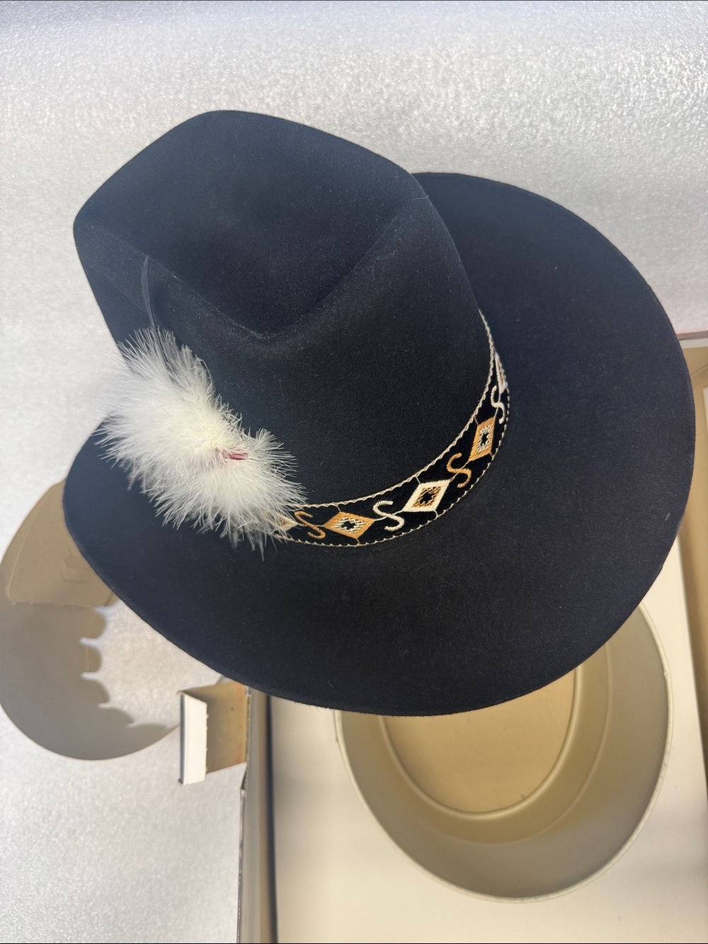 Stetson Black Felt Hat with Feather and Patterned Band vintage 7 1/4